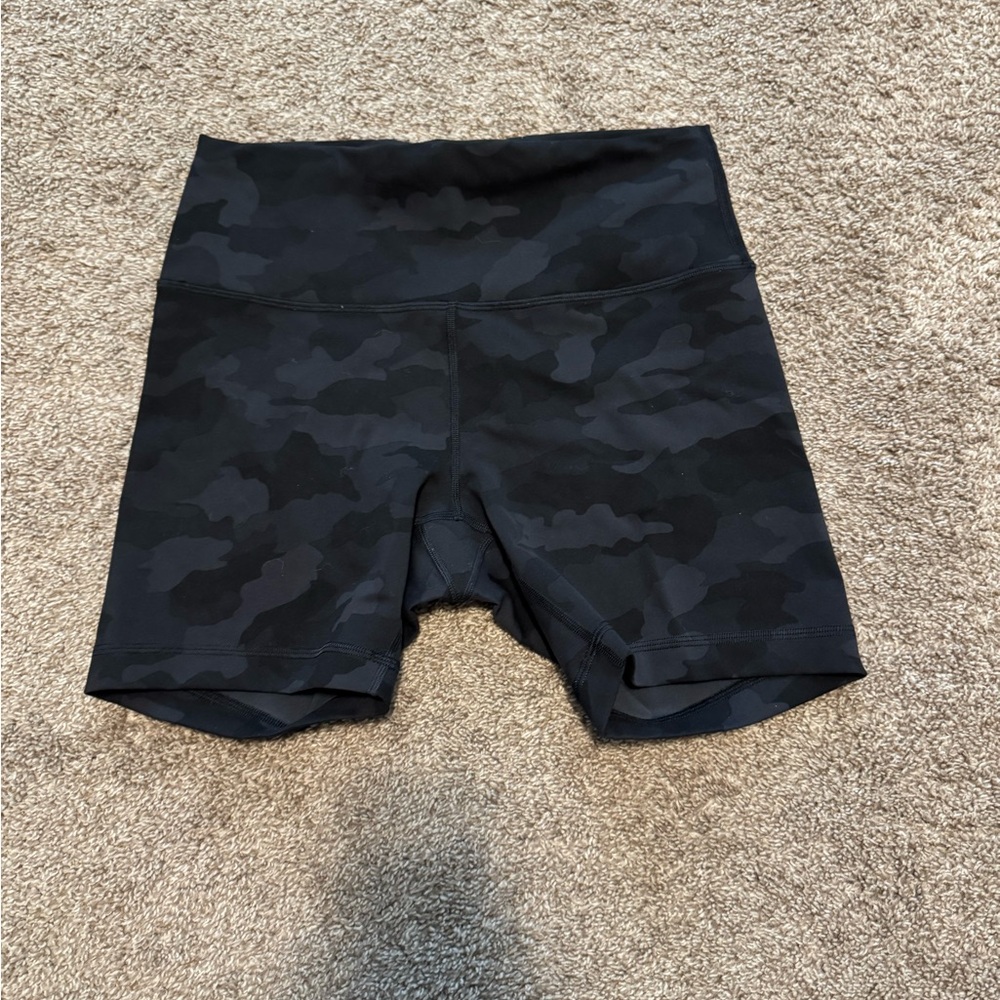 Lululemon wunder train 6” shirt